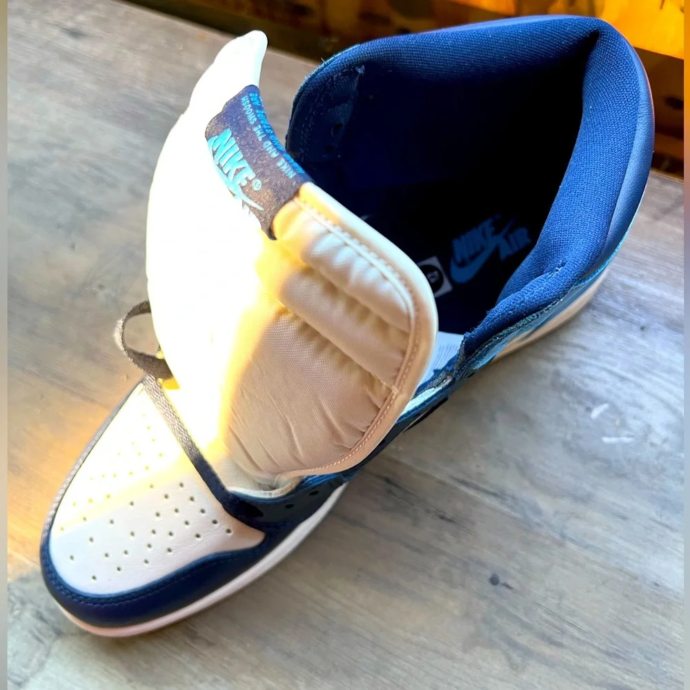 Jordan 1 Retro High Obsidian UNC Mens - Picture 3 of 4